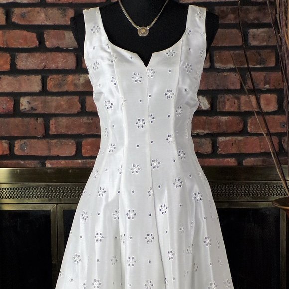 Just...Taylor Dresses & Skirts - Just Taylor Women's Sleeveless Dress Size - 6